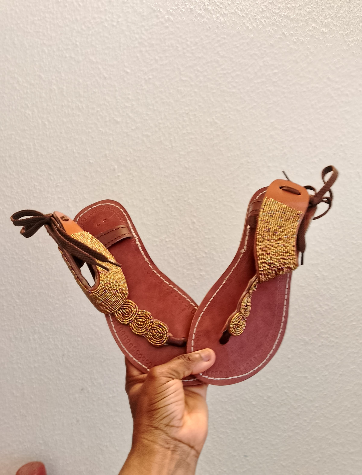 Sandale en cuir marron avec cordes derrière✨