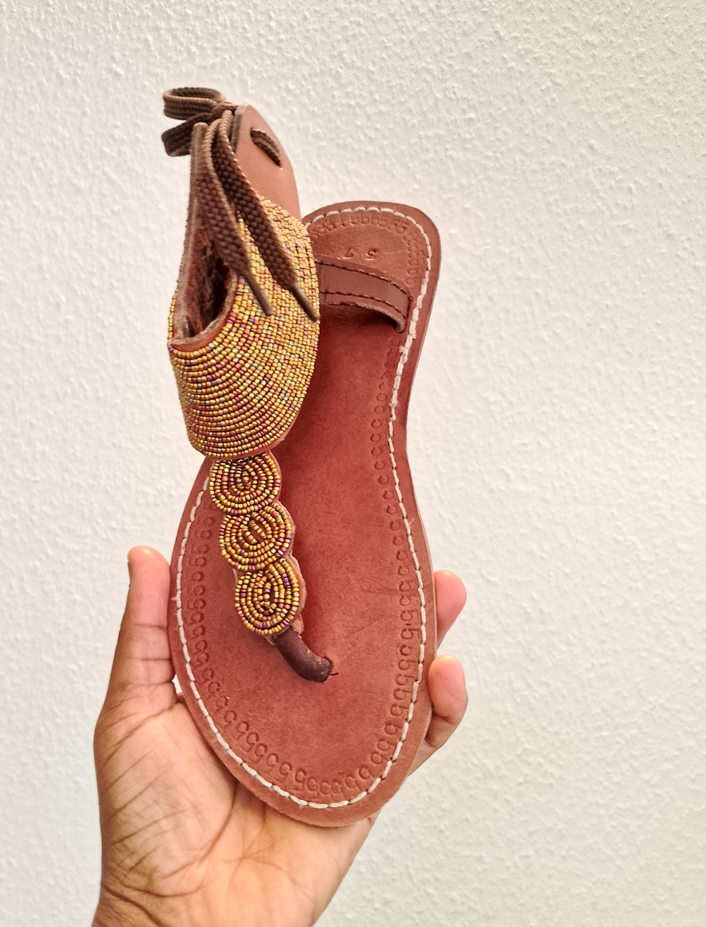 Sandale en cuir marron avec cordes derrière✨